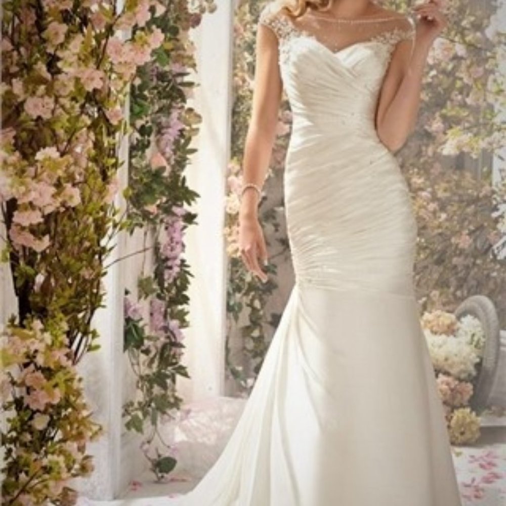 WEDDING  DRESS  -  size 4